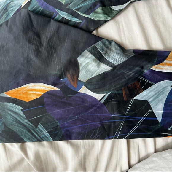 Compression yoga leggings - Medium - Geometric asymmetrical print - Picture 5 of 8